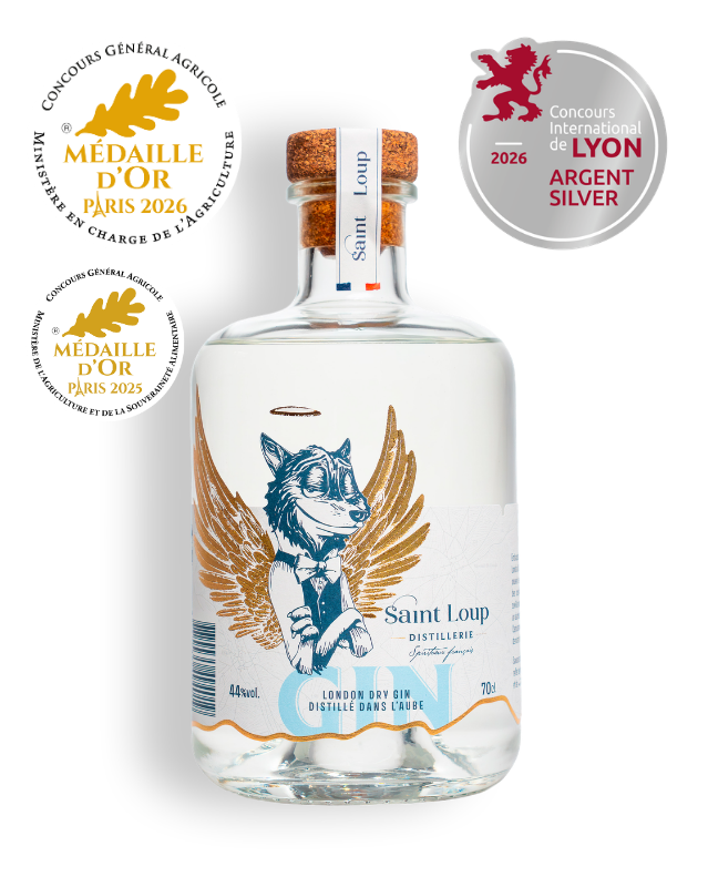 Bouteille de Gin london dry Saint Loup médaille d'or 2025 et 2026 au concours général agricole de Paris et médaille d'argent au concours international de Lyon.