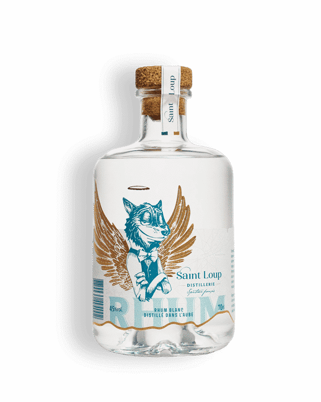 Bouteille de rhum blanc de la distillerie Saint Loup.